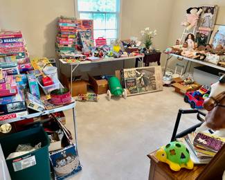 New and vintage games and toys
