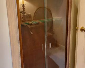 Gun cabinet