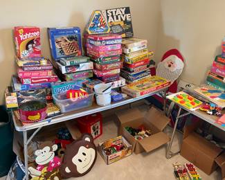 New and vintage games and toys
