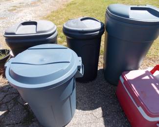 Like new Garage cans