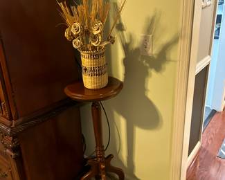 Lots of sweetgrass baskets