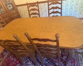 Fine Oak Table With (6) Chairs
