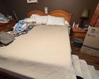 King bed and king bed frame with rails
Matching king set 
Very clea. 