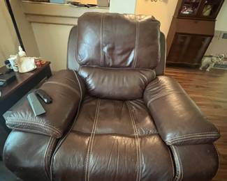 Leather recliner very clean and very nice 