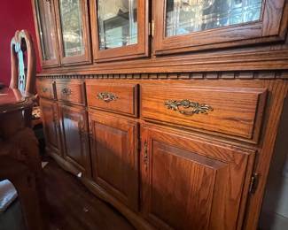 Hutch very clean very nice 