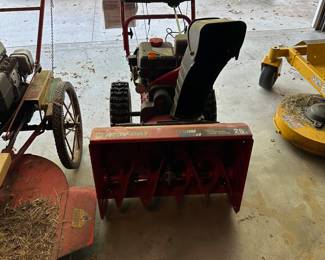 Snow blower looks new