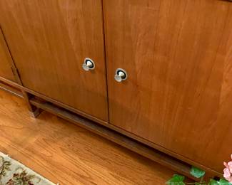 Stanley Mid Century China Cabinet, we have the table 4 chairs and the sideboard