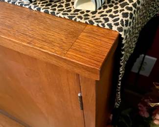 Stanley Mid Century China Cabinet, we have the table 4 chairs and the sideboard