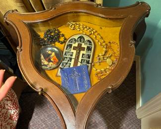 #142 -	$120 Triangle curio table 22x22x29