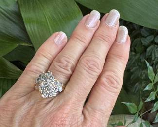 #61J - $1400, 3 ctw diamonds ring on 14kt gold. 6.1 gr. size 8 