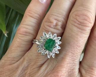 #67J - $340 -14kt white gold emerald cut stone 4.80gr. - 6 3/4 size. 