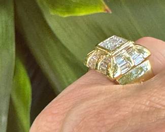 #53J - 18kt yellow gold, approx 1 ctw bugg ring, 14.7 gr. (size 5) $1,600