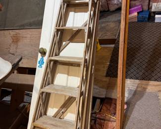 #162 - $100 - European ladder - old 