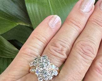 #61J - $1400, 3 ctw diamonds ring on 14kt gold. 6.1 gr. size 8 