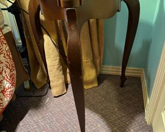 #142 -	$120 Triangle curio table 22x22x29