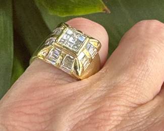 #53J - 18kt yellow gold, approx 1 ctw bugg ring, 14.7 gr. (size 5) - $1,600