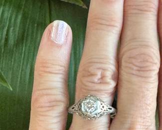 #66J - $450 Platinum ring 1/4 ct - size 7 1/4 - 2.53 gr