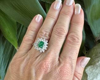 #67J - $340 -14kt white gold emerald cut stone 4.80gr. - 6 3/4 size. 