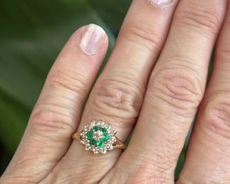 #57J - $340 - Emerald & diamonds ring 14kt gold ring. 2.2 dwts. 3.4 gr. Size 6 1/2