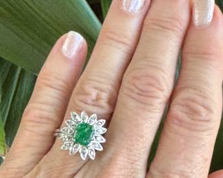 #67J - $340 -14kt white gold emerald cut stone 4.80gr. - 6 3/4 size. 