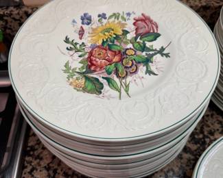 #187 - $600 Wedgwood Patrician "Bognor" 89 pieces 