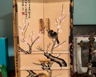 #145 -$46 Mini armoire 8Wx5D15Hx