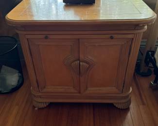 #123	$200 	Bernardt 2 night chests 28x18x25H 
