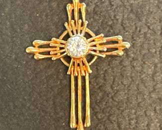 #171 - $156 - 14kt gold marked Italy cross with CZ center 