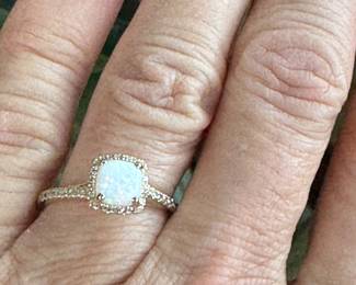 #63J -$275  -  Opal & diamonds ring 10kt gold - 2.09gr, Sz 6 3/4