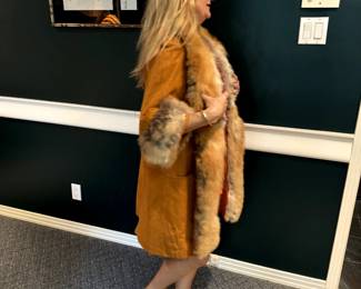#156 - $60 - Vintage Dan di Modes swede coat with fox fur Sm-M -(small loses in the lining)