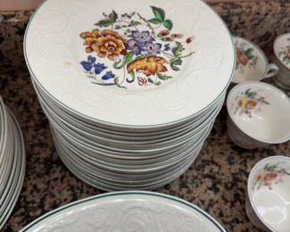 #187 - $600 Wedgwood Patrician "Bognor" 89 pieces 