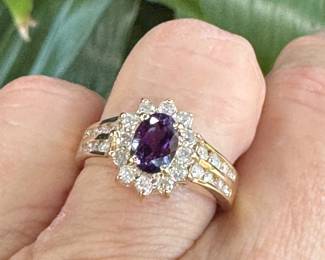 #59J - $380 - Amethyst & diam ring 14kt gold - 4.7gr (size 6 3/4) - Approx 1 ctw diam. 