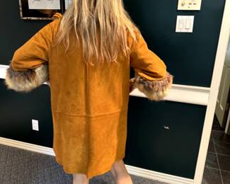 #156 - $60 - Vintage Dan di Modes swede coat with fox fur Sm-M -(small loses in the lining)