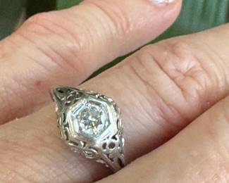 #66J - $450 Platinum ring 1/4 ct - size 7 1/4 - 2.53 gr. 