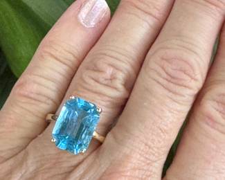 #56J - $280 14kt gold ring, blue topaz. 5.2 gr. Size 6 3/4
