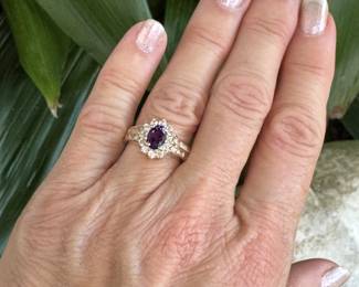 #59J - $380 - Amethyst & diam ring 14kt gold - 4.7gr (size 6 3/4) - Approx 1 ctw diam. 