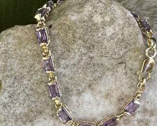 #60J - $350 - 14kt yellow gold Amethyst bracelet, 8.3 gr, size 7"