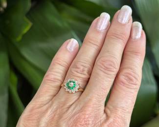 #57J - $340 - Emerald & diamonds ring 14kt gold ring. 2.2 dwts. 3.4 gr. Size 6 1/2