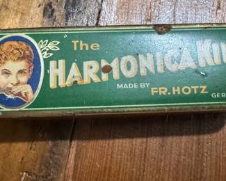 Holtz Harmonica in Metal Case