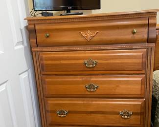 Chest of drawers 