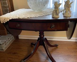 Drop leaf table w/drawer