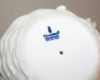 Base of Lladró  #1444 PURR-FECT Kittens in Basket figurine