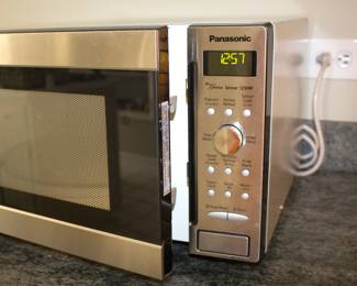 Panasonic - 2.2 Cu. Ft. 1250-Watt Countertop Microwave Oven with Inverter Technology - Stainless Steel