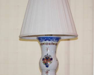 Antique Chinese porcelain blue and white gu form vase with overglaze floral and armorial enamels, converted to vase with shade and carved wooden base