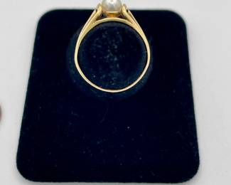 18k gold and pearl ring