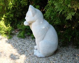 Cast concrete outdoor / garden statue of cat