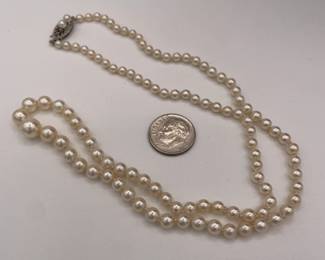Closeup of cultured pearl single strand necklace