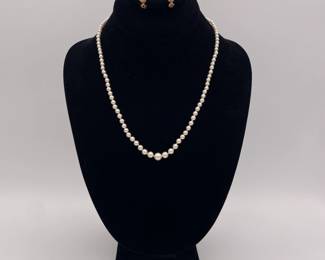 Cultured pearl single strand necklace (shown with earrings, listed separately)