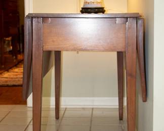 Another view of the hall drop leaf table