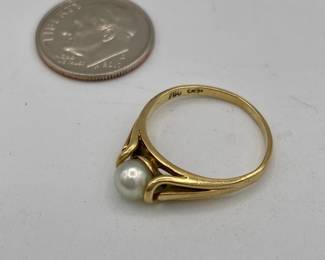 Another view of 18k gold and pearl ring